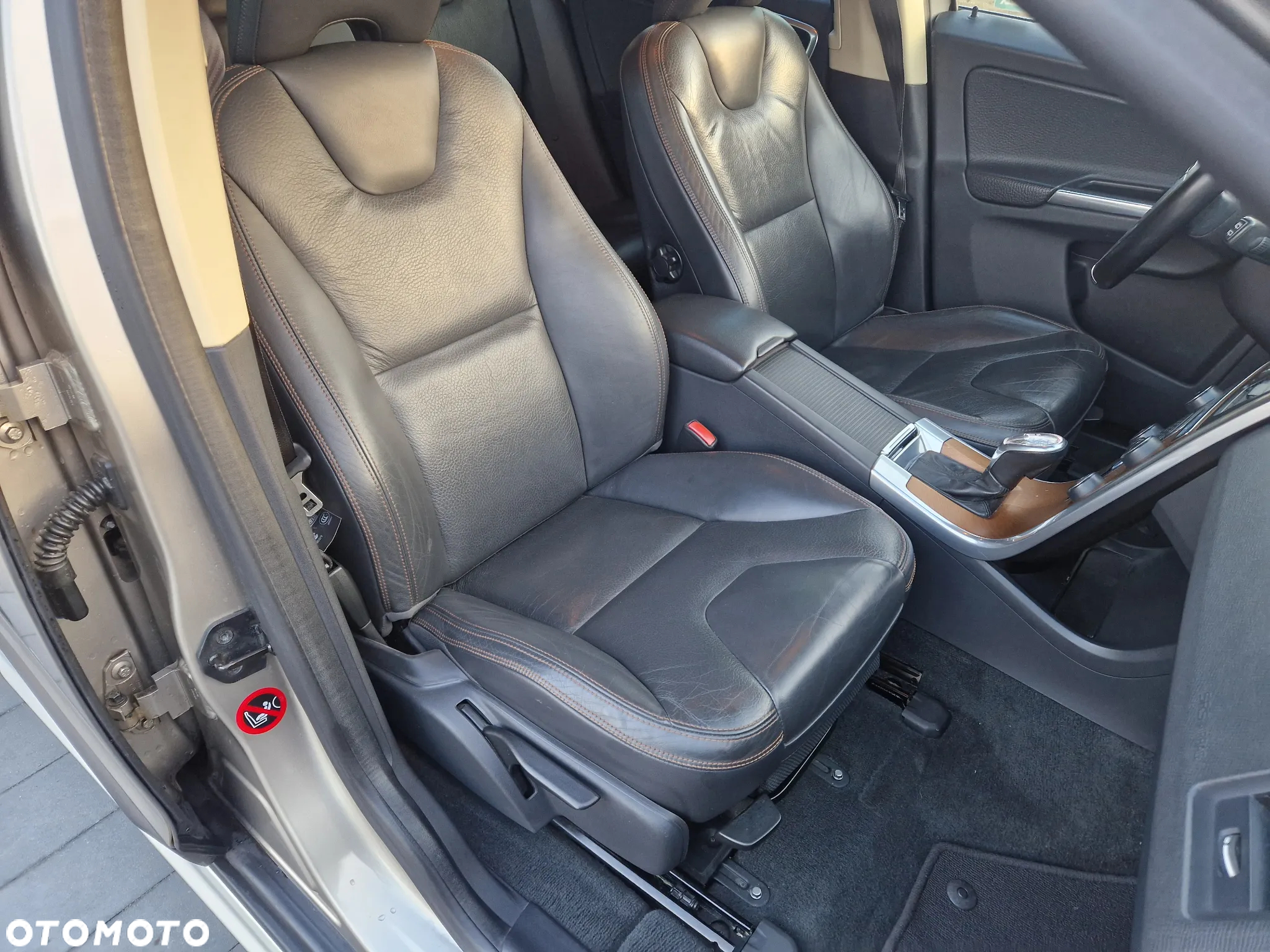 Volvo XC 60 D4 Geartronic Momentum - 28