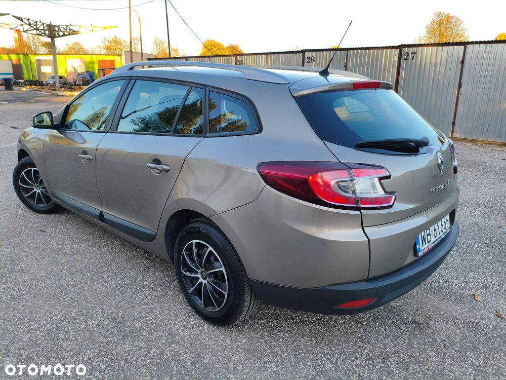 Renault Megane 2011 photo 2