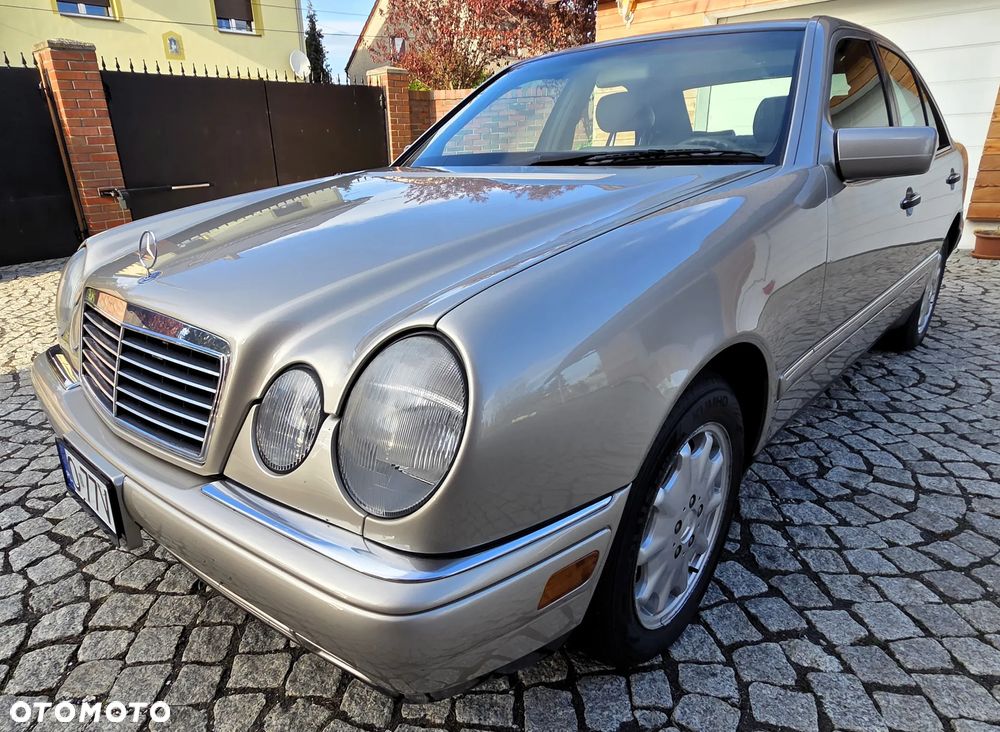 Mercedes-Benz Klasa E - 28