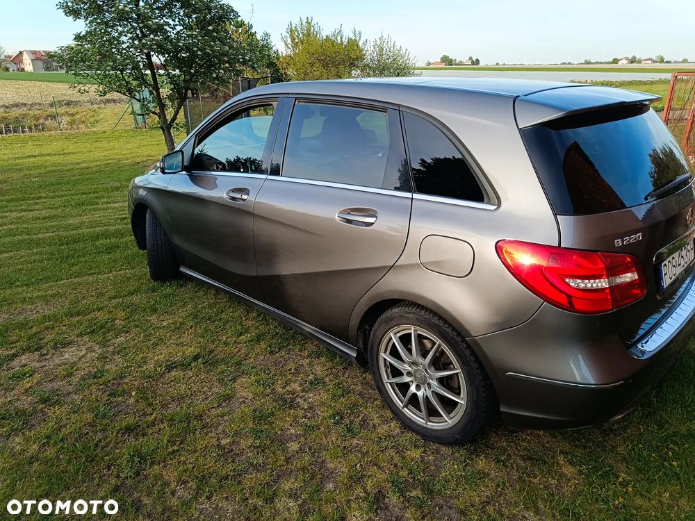 Mercedes-Benz Klasa B 220 4Matic 7G-DCT - 2