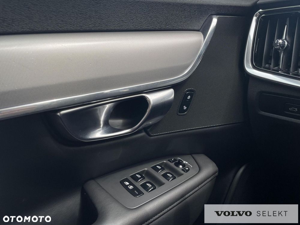 Volvo V90 Cross Country - 19