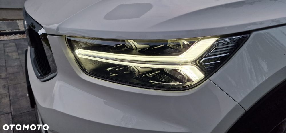 Volvo XC 40 B4 B DKG Ultimate Dark - 32