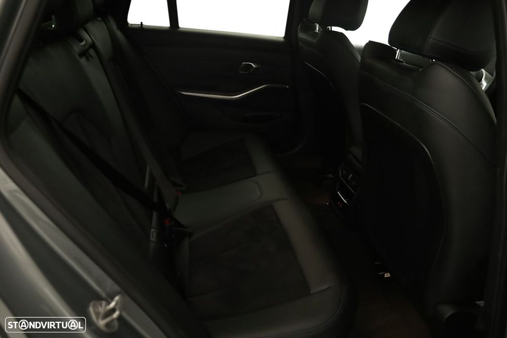 BMW 320 d Auto - 22