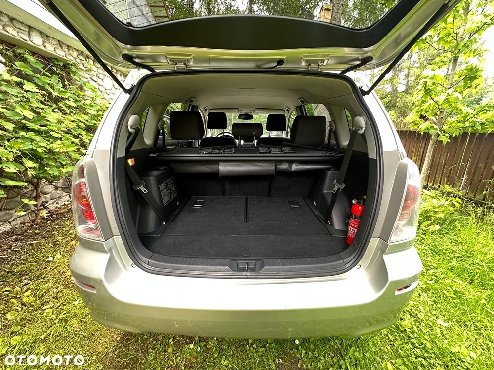 Toyota Corolla Verso - 14