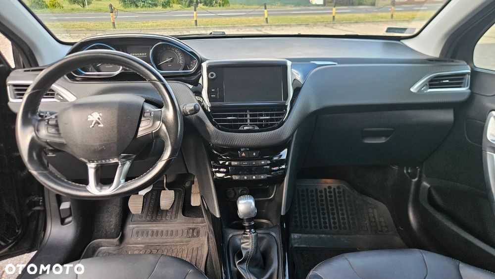 Peugeot 2008 1.2 Pure Tech Allure S&S - 9