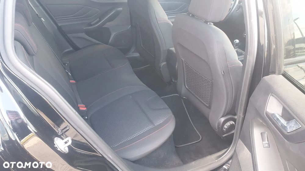 Ford Focus 1.5 EcoBlue Start-Stopp-System ST-LINE - 11
