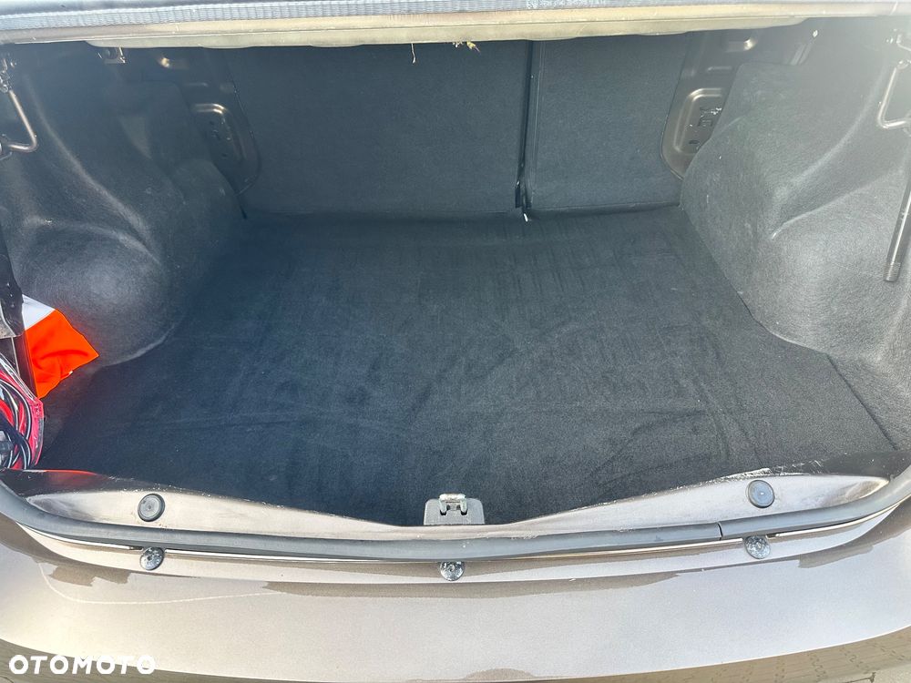 Dacia Logan 0.9 TCe Laureate S&S - 15