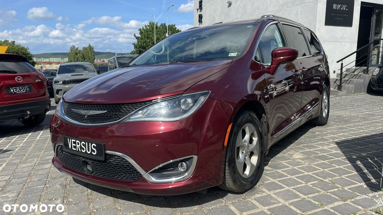 Chrysler Pacifica - 1