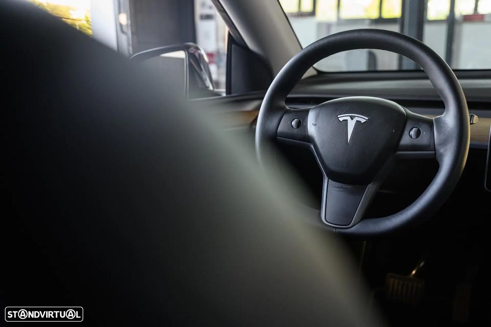 Tesla Model Y Long Range Dual Motor AWD - 44