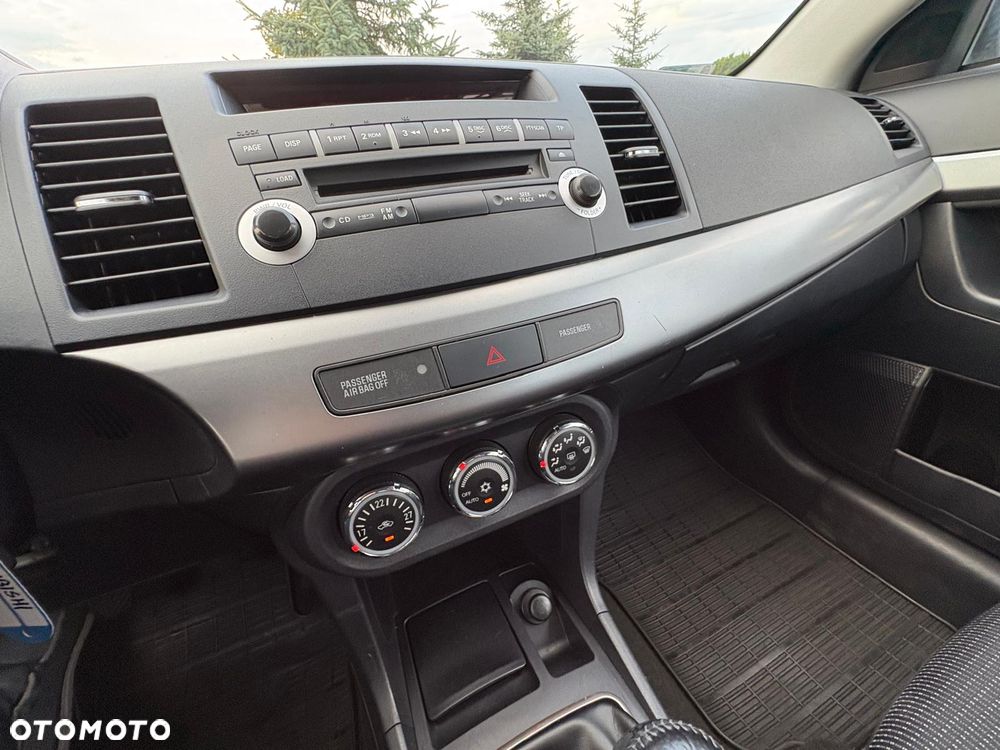 Mitsubishi Lancer 1.6 Invite - 19