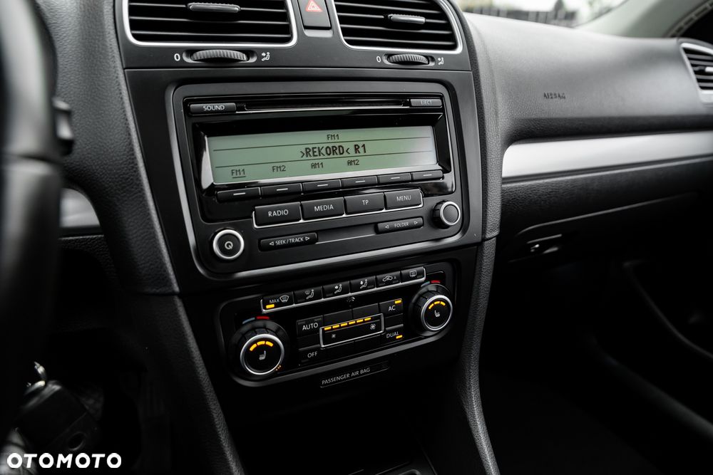 Volkswagen Golf - 32