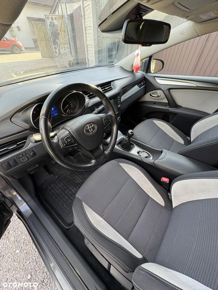 Toyota Avensis 1.8 Premium - 6