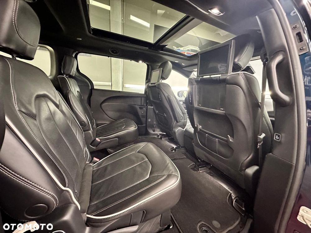Chrysler Pacifica - 17
