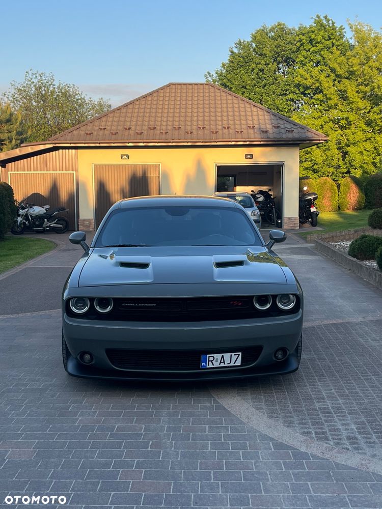 Dodge Challenger - 10
