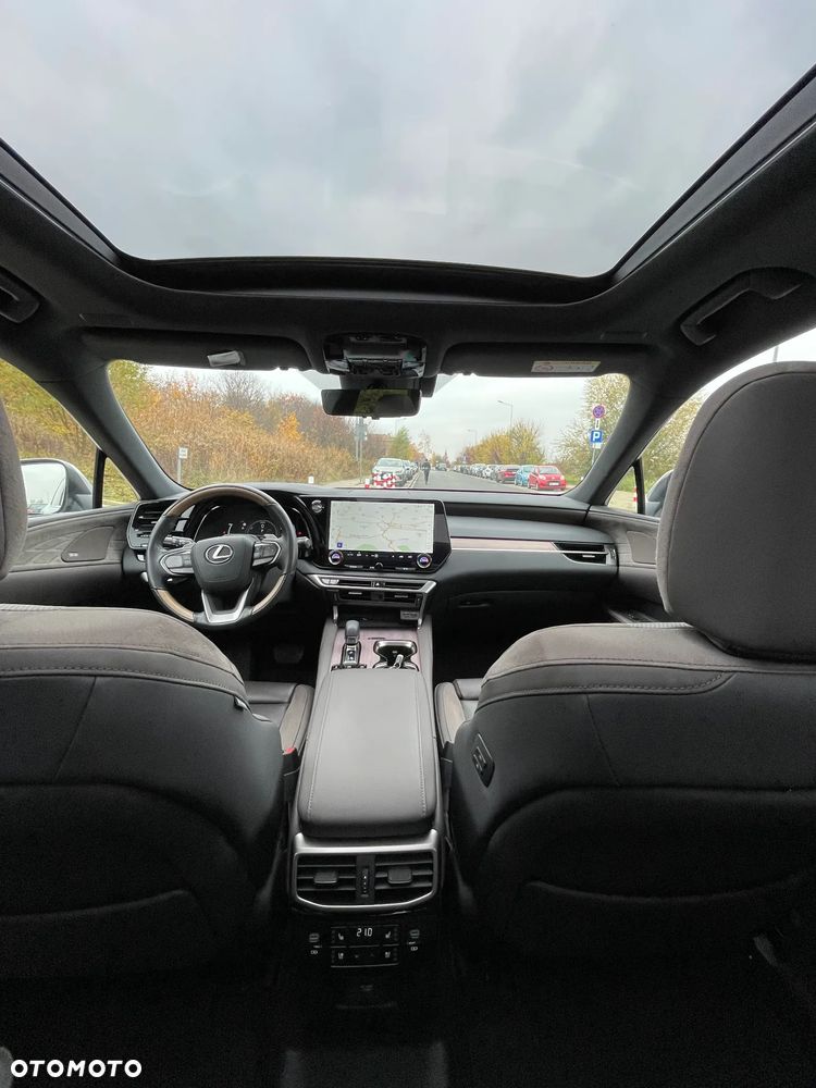 Lexus RX 450h+ Omotenashi - 12