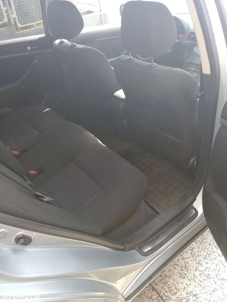 Toyota Avensis - 9