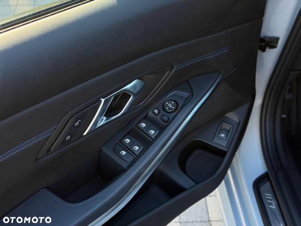 BMW Seria 3 320d M Sport Shadow sport - 13