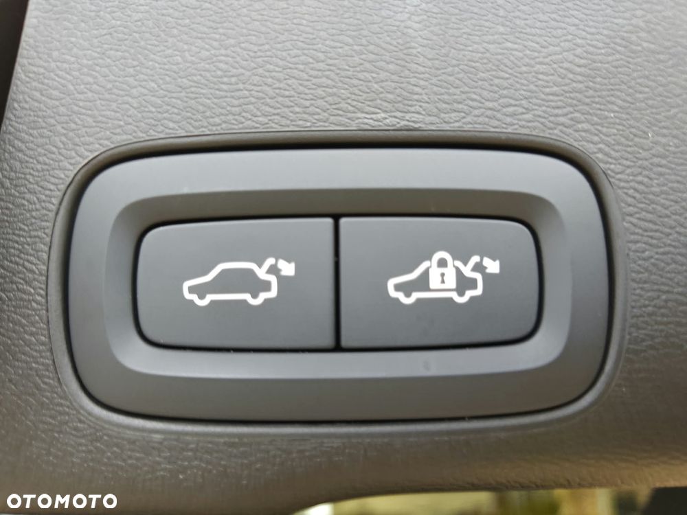 Volvo XC 60 T6 Plug-In Hybrid AWD Plus Black Edition - 31
