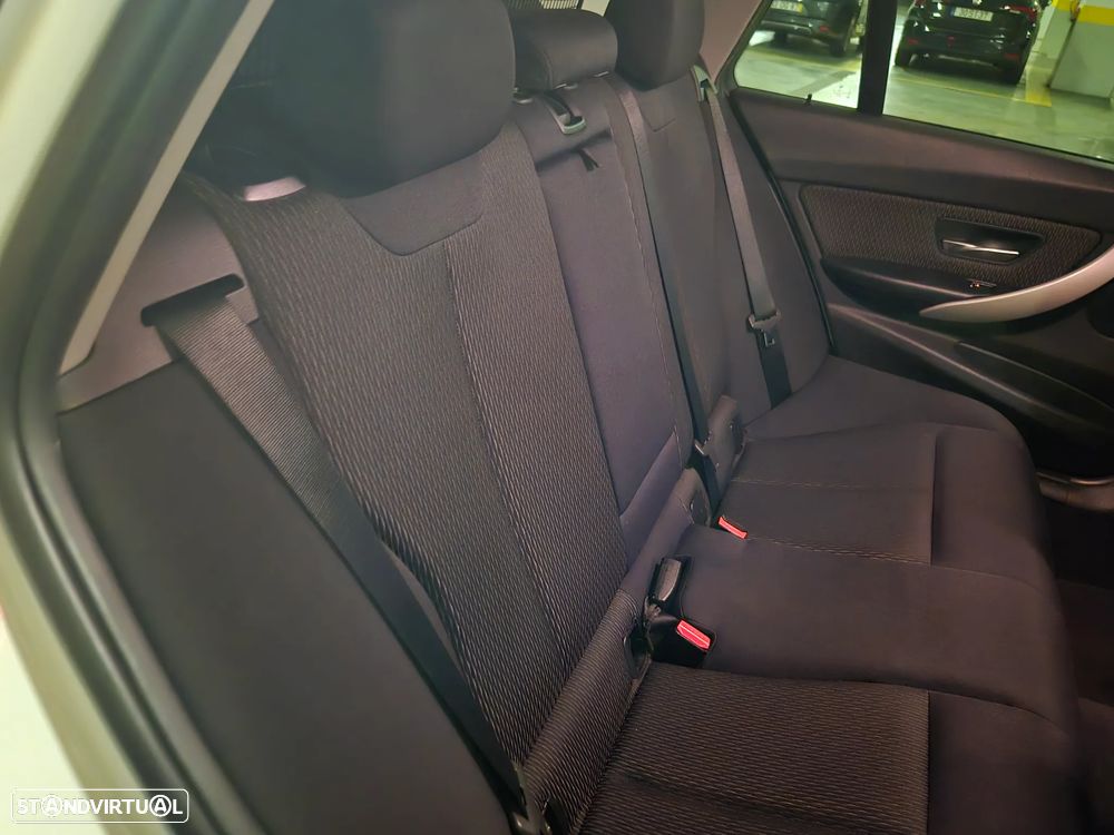 BMW 318 d Auto - 48