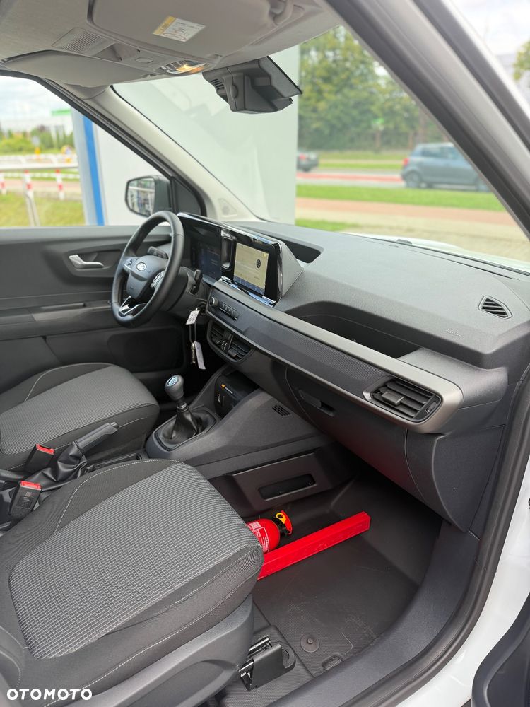 Ford Transit Courier - 18