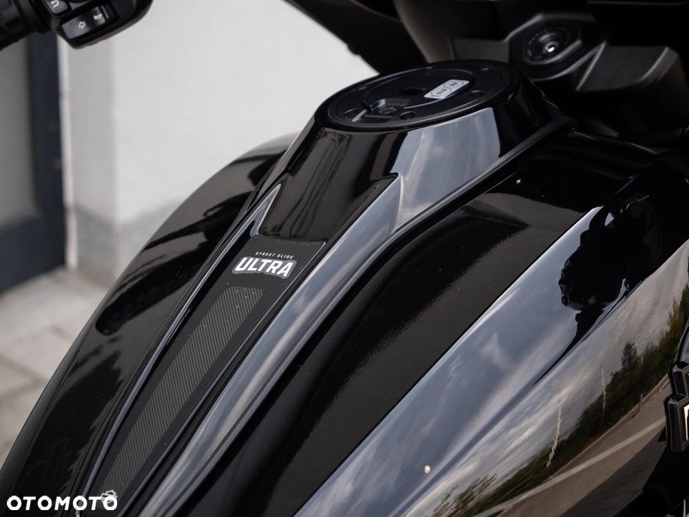 Harley-Davidson Touring Street Glide - 16