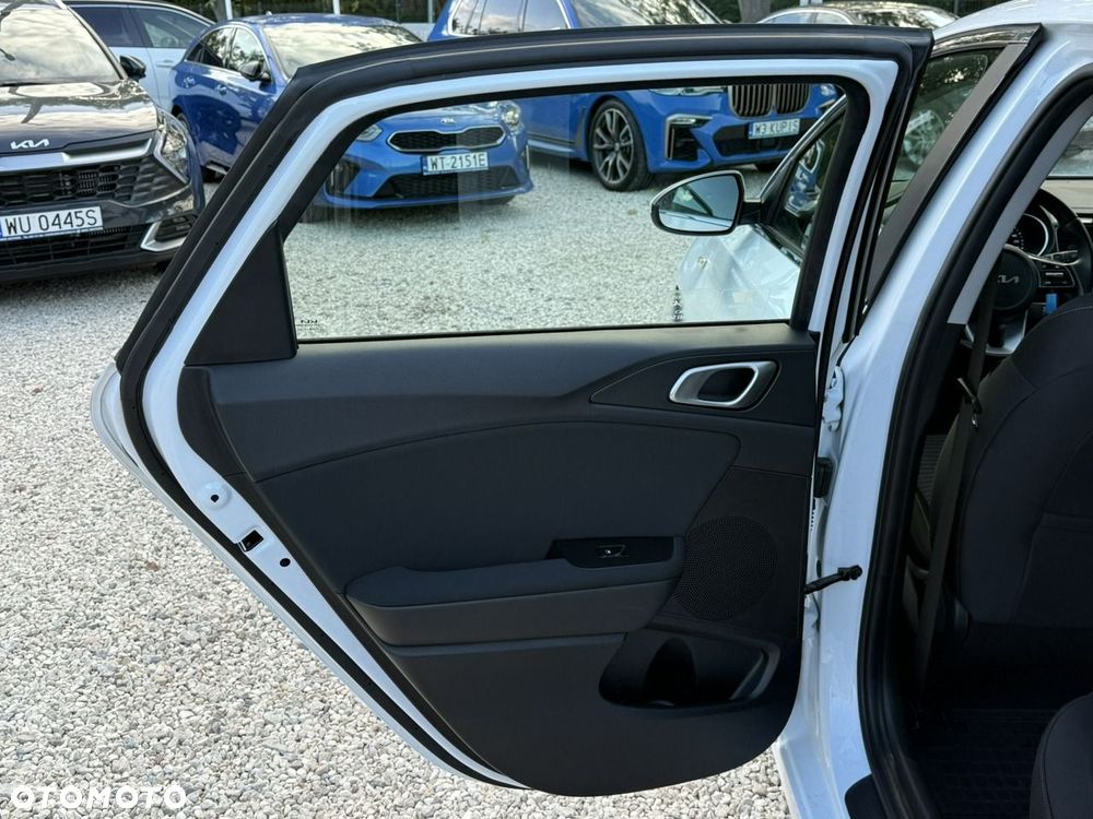 Kia Ceed - 16