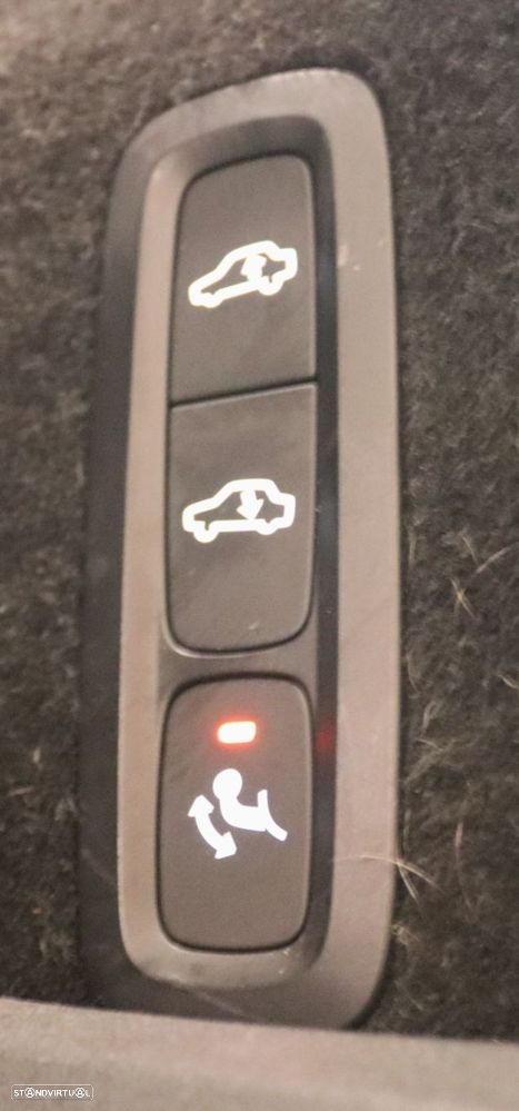 Volvo XC 60 2.0 T8 PHEV R-Design AWD - 48