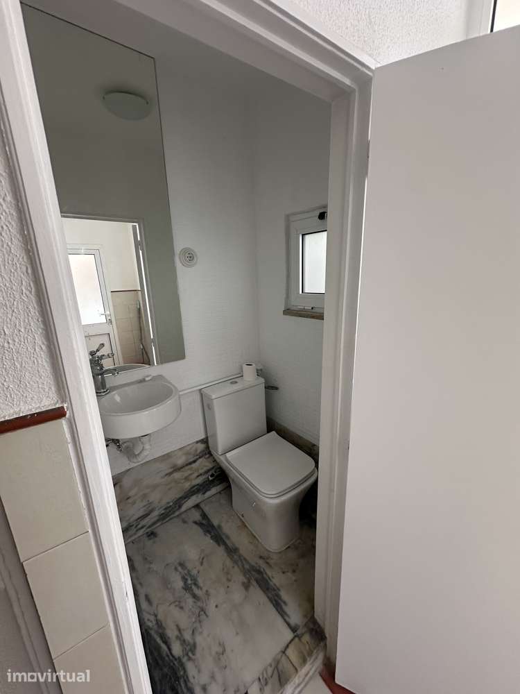 PT
T3 Renovado com Carácter
EN
Renovated T3 with Character - Lisbon - Grande imagem: 3/15