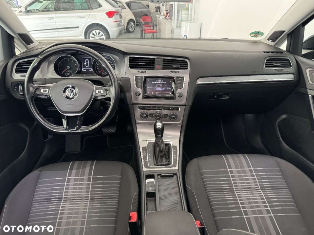 Volkswagen Golf - 6