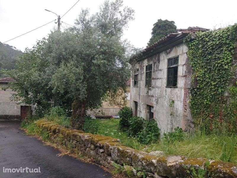 Moradia em Ruína com Terreno 1000m², Vale de Bouro, Celorico de Basto - Grande imagem: 4/12