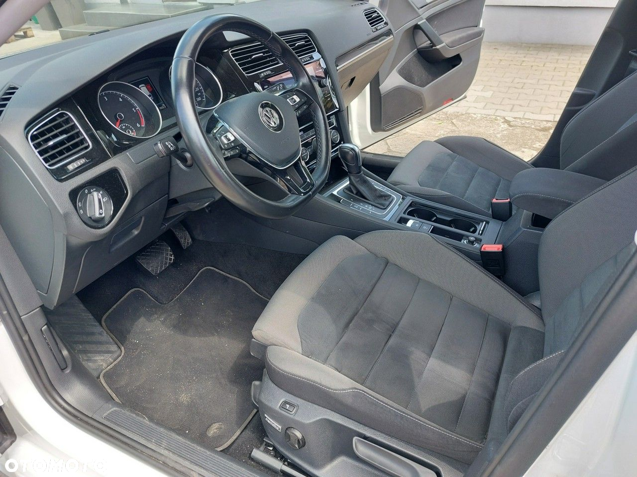 Volkswagen Golf - 9