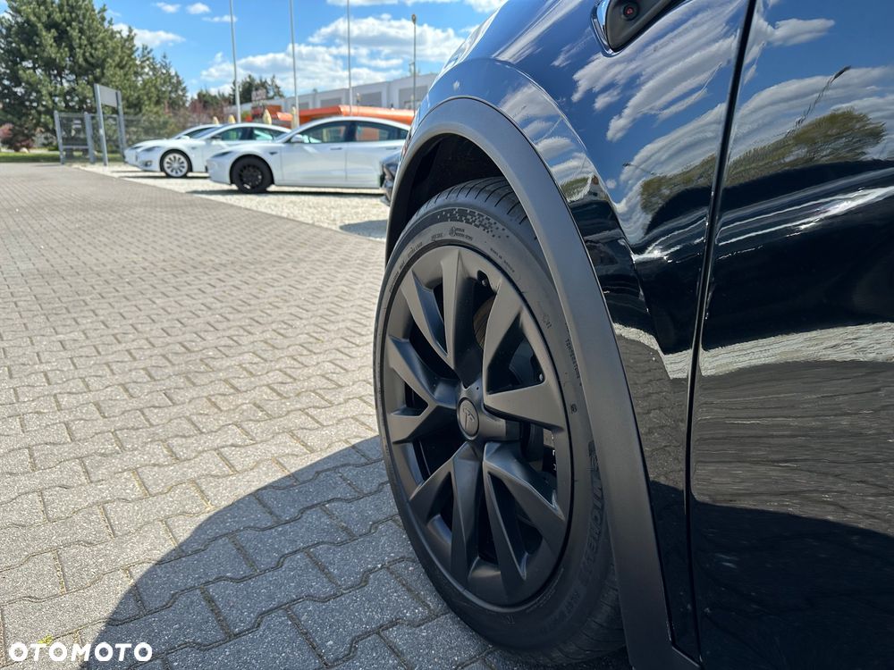 Tesla Model X - 5