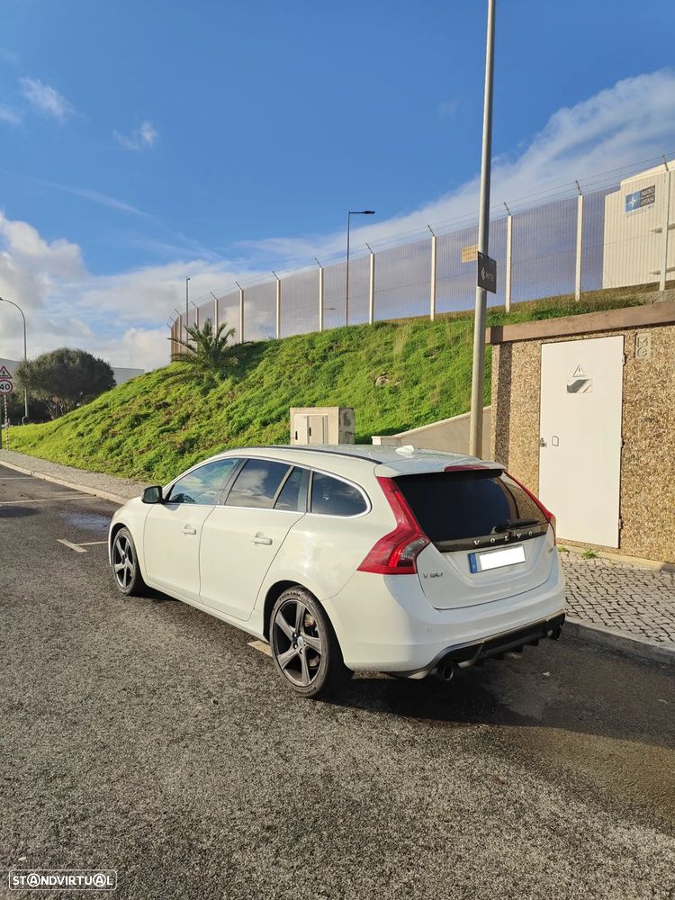 Volvo V60 2.0 D3 R-Design - 2