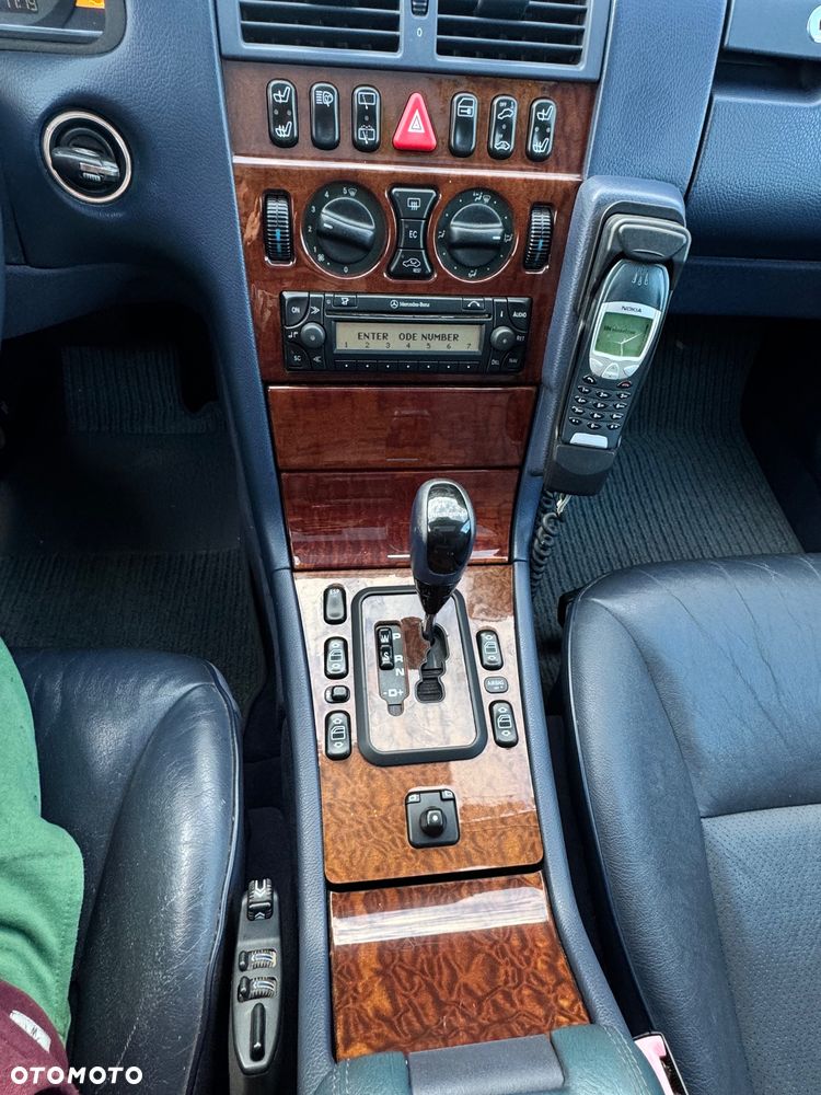 Mercedes-Benz Klasa E - 24