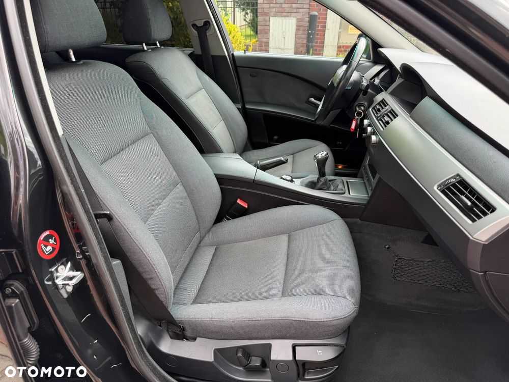 BMW Seria 5 523i - 30