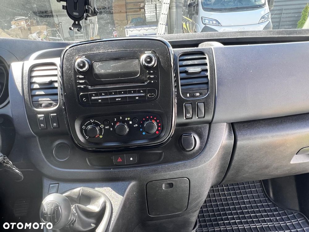 Opel Vivaro - 10