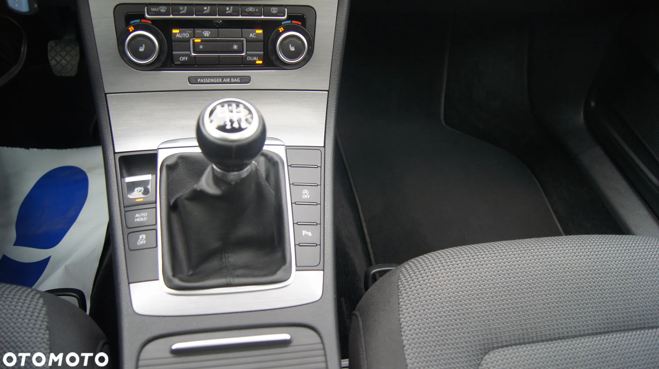 Volkswagen Passat Variant 2.0 TDI BlueMotion Technology Exclusive - 38