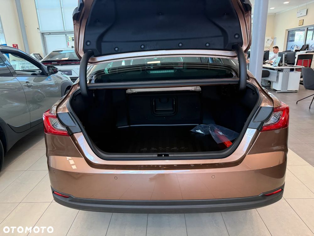Toyota Camry - 5