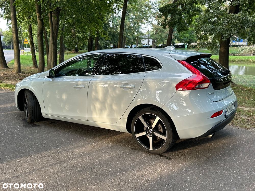 Volvo V40 T3 R-Design Momentum - 27