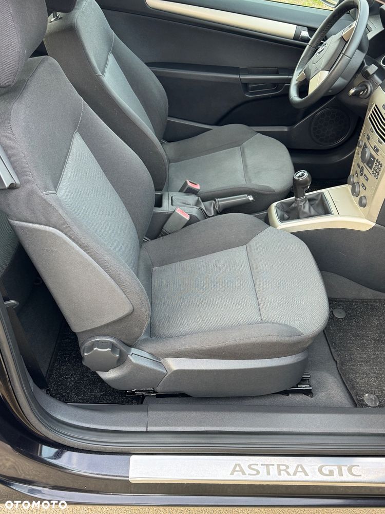 Opel Astra 1.6 Essentia - 10