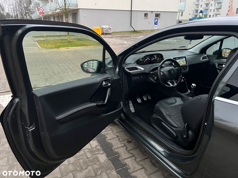 Peugeot 208 - 10