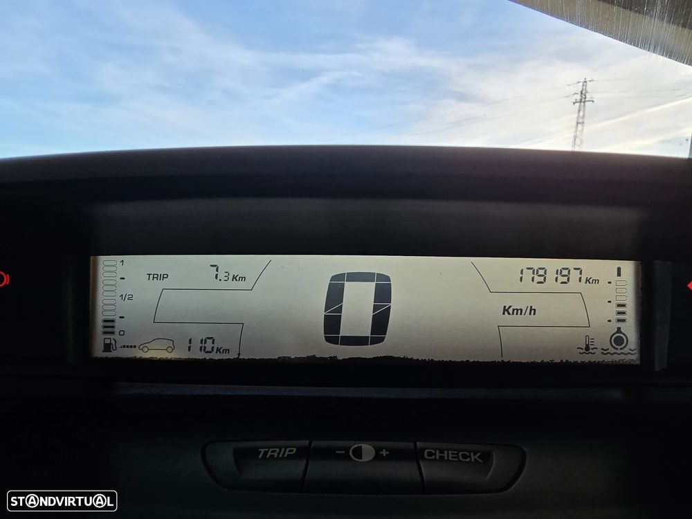 Citroën C4 1.4 16V SX - 11