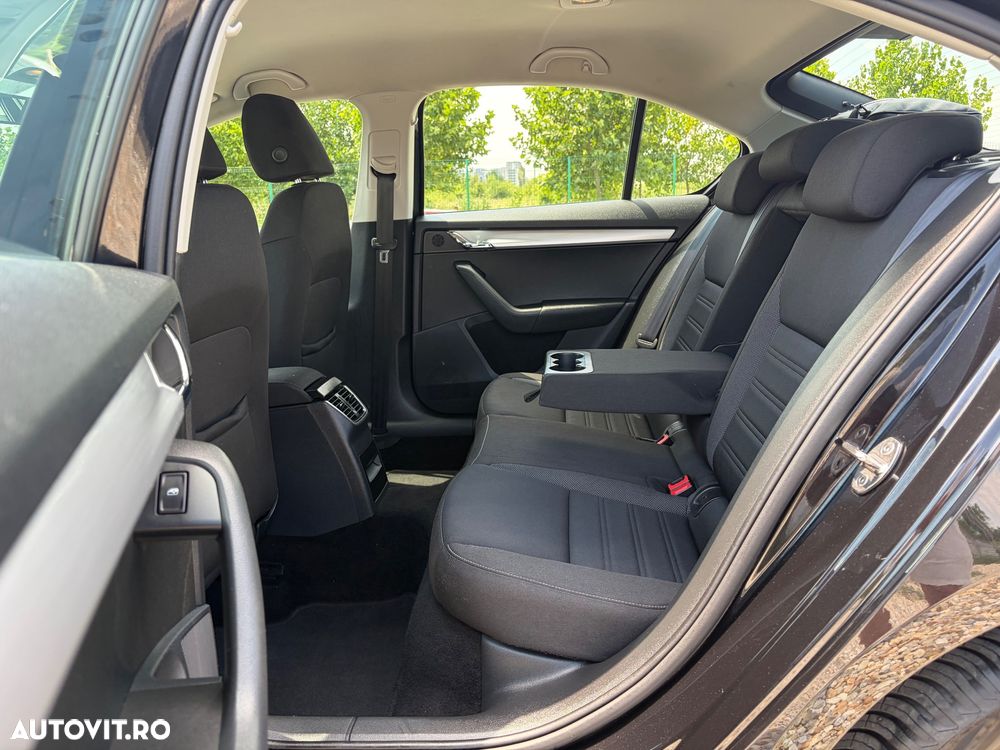 Skoda Octavia 1.6 TDI DSG Ambition - 13