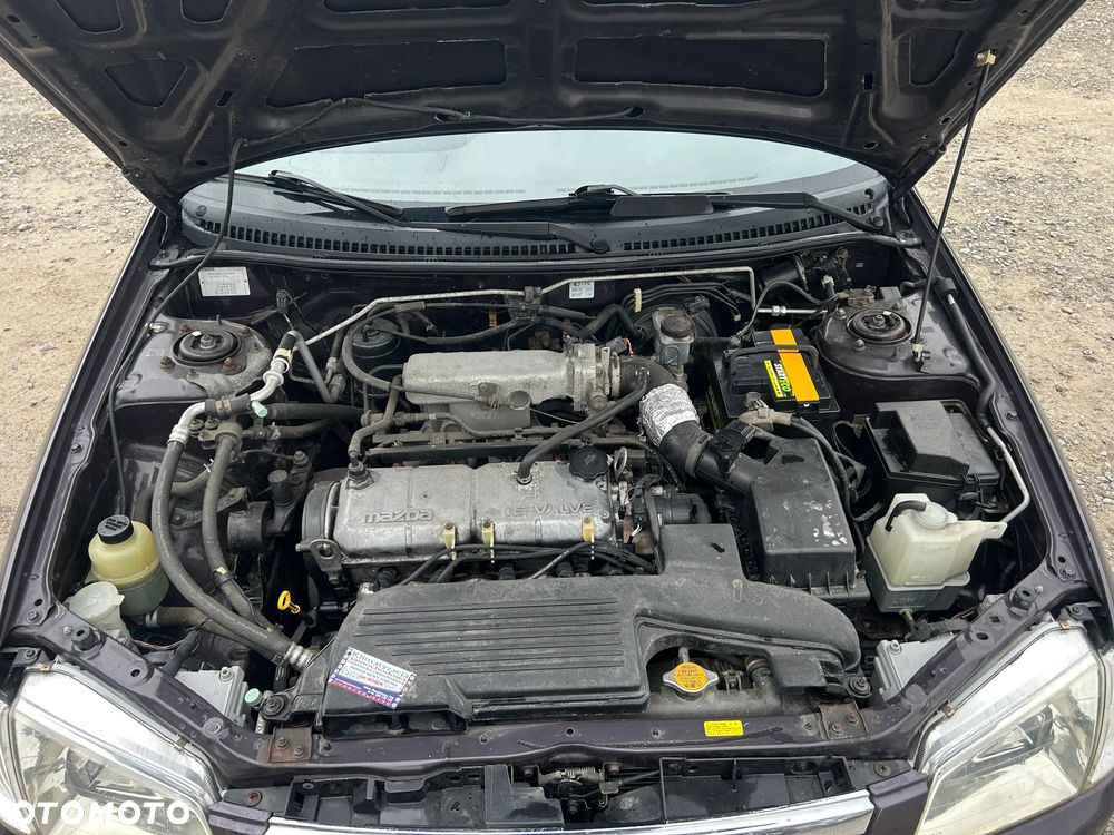 Mazda 323F - 7