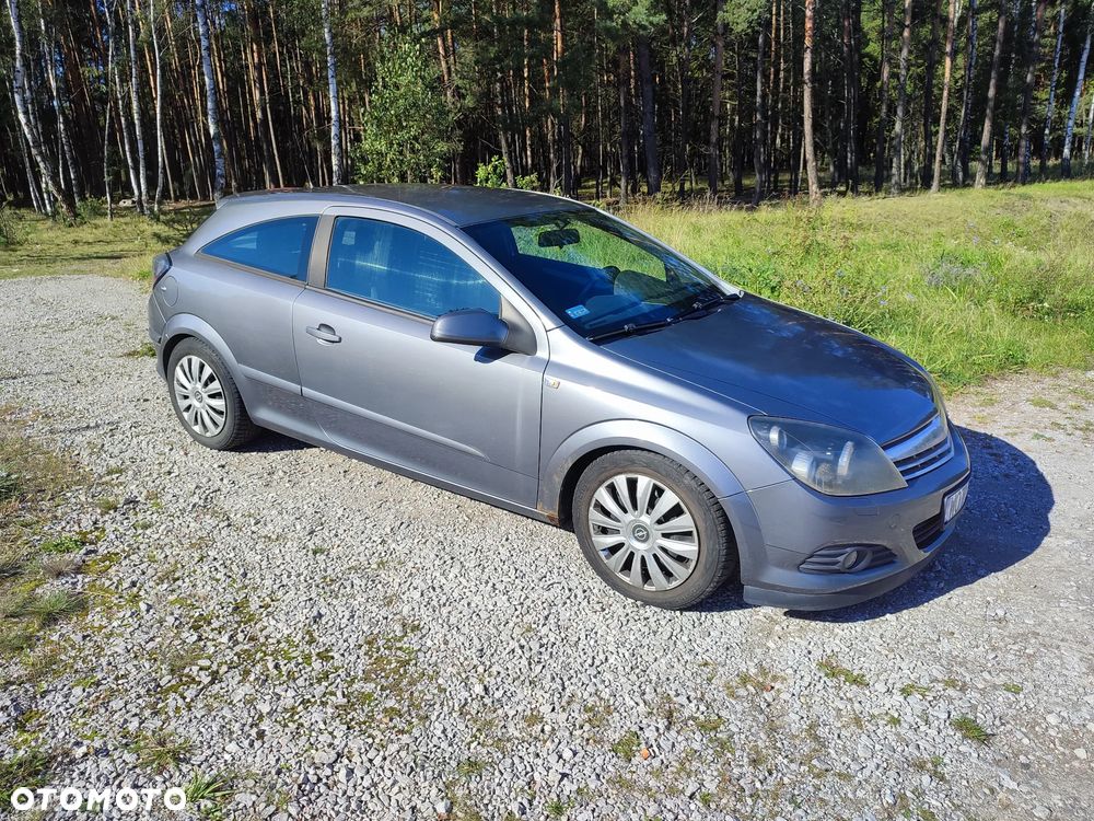 Opel Astra H Gtc 2006 photo 2