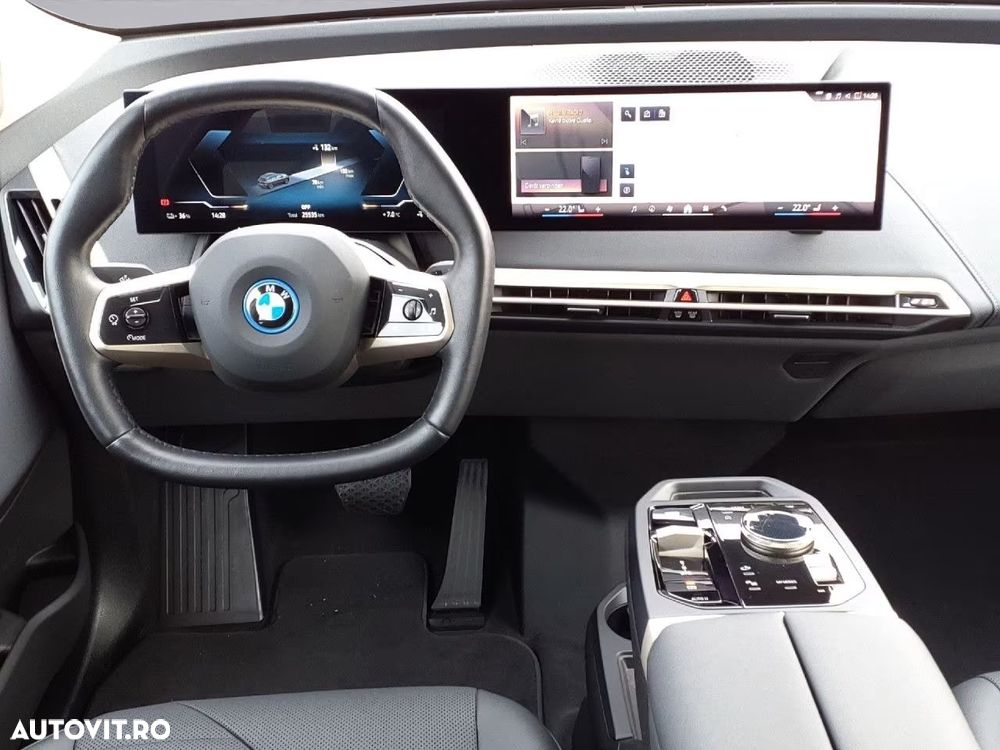 BMW iX xDrive40 - 10