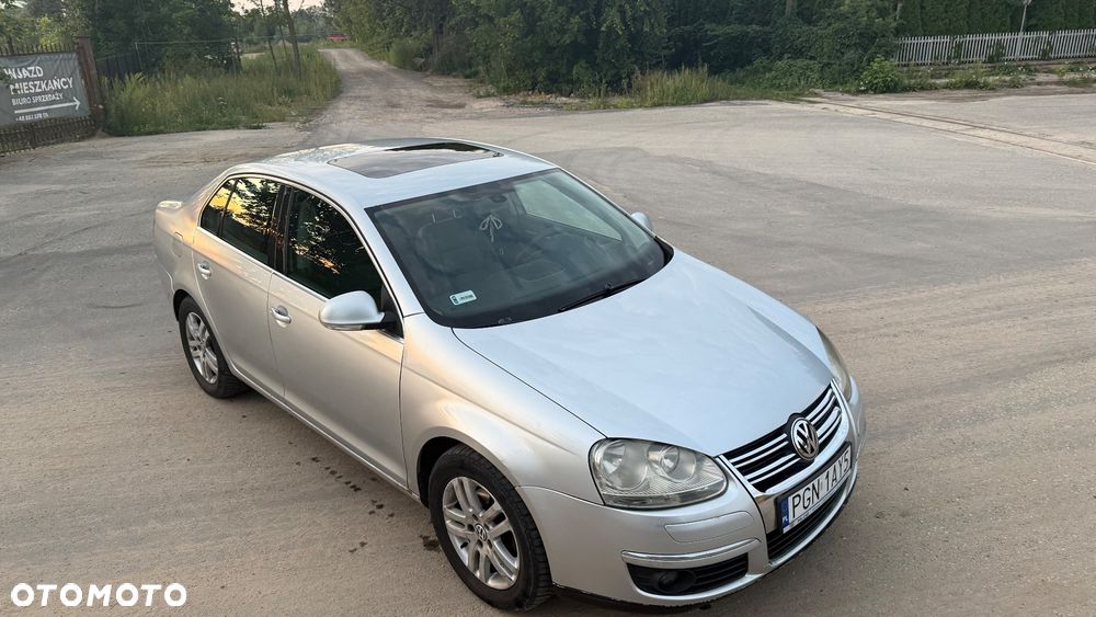 Volkswagen Jetta - 1