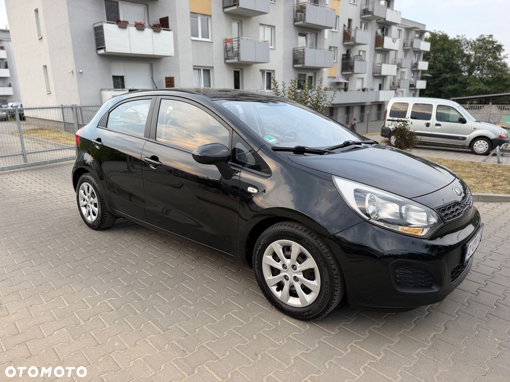Kia Rio 1.2 Fifa World Cup Edition - 11