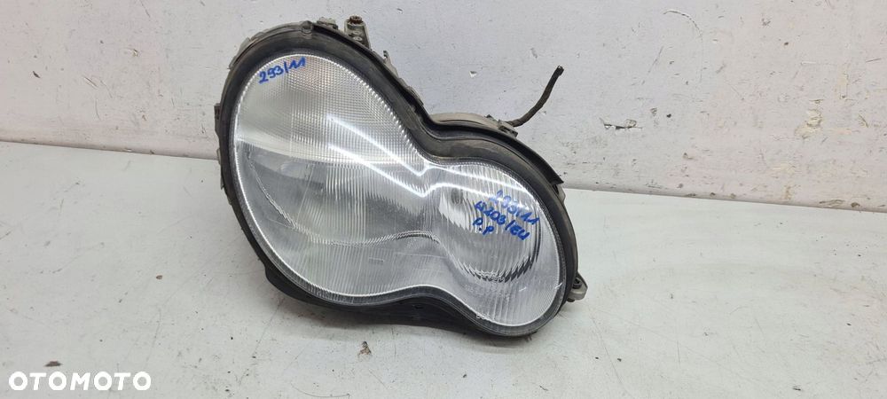 mercedes c klasa w203 00 – lampa prawa reflektor eu - 1