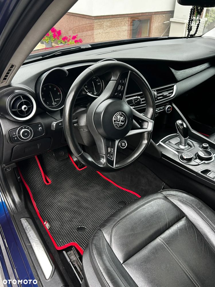 Alfa Romeo Giulia 2.0 Turbo 16V AT8-Q4 Ti - 6